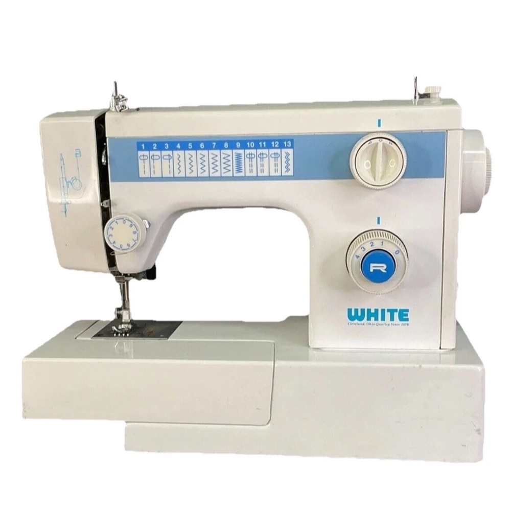 White 1418 Zig Zag Sewing Machine w/ Pedal, Case & Extras - Heavy Duty-works!